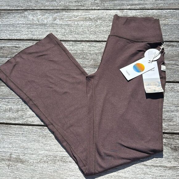 Vuori Women's Halo Slim Flare Pants Java brown NWT SIZE MEDIUM - Picture 1 of 7